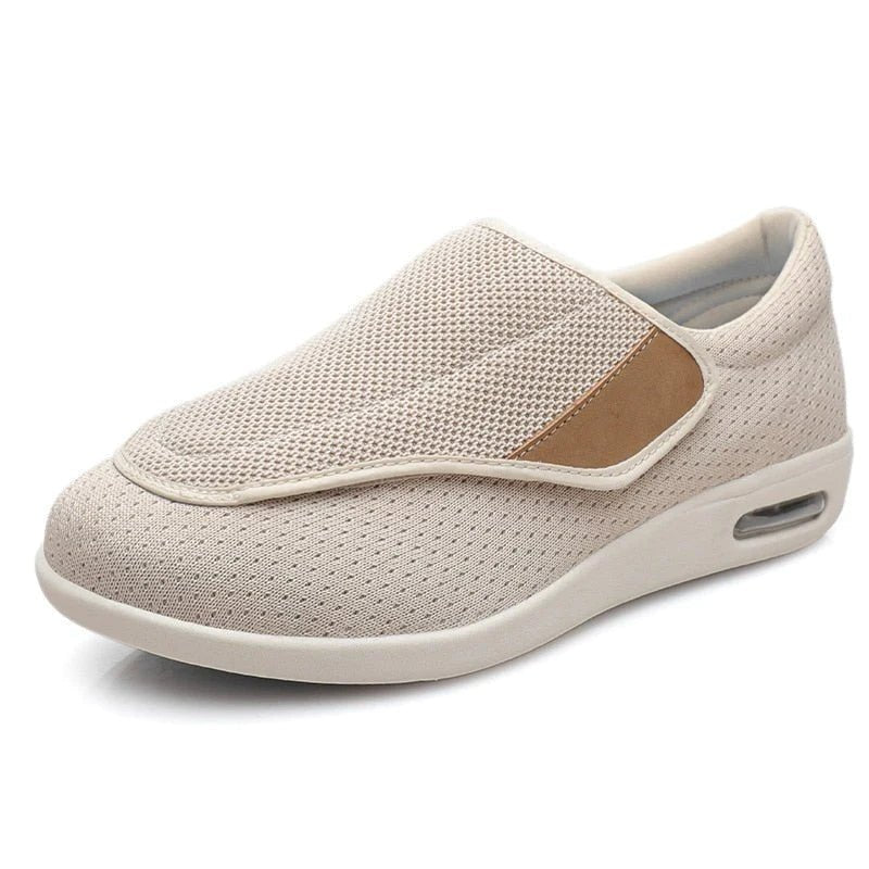 Chloe Stretch No-Tie Wide Schuhe mit verstellbarem Verschluss - Beige